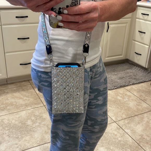 Bubbles and Bling CELL PHONE PURSE & CREDIT CARD HOlDER
WHITE DIAMOND SILVER - Picture 3 of 3